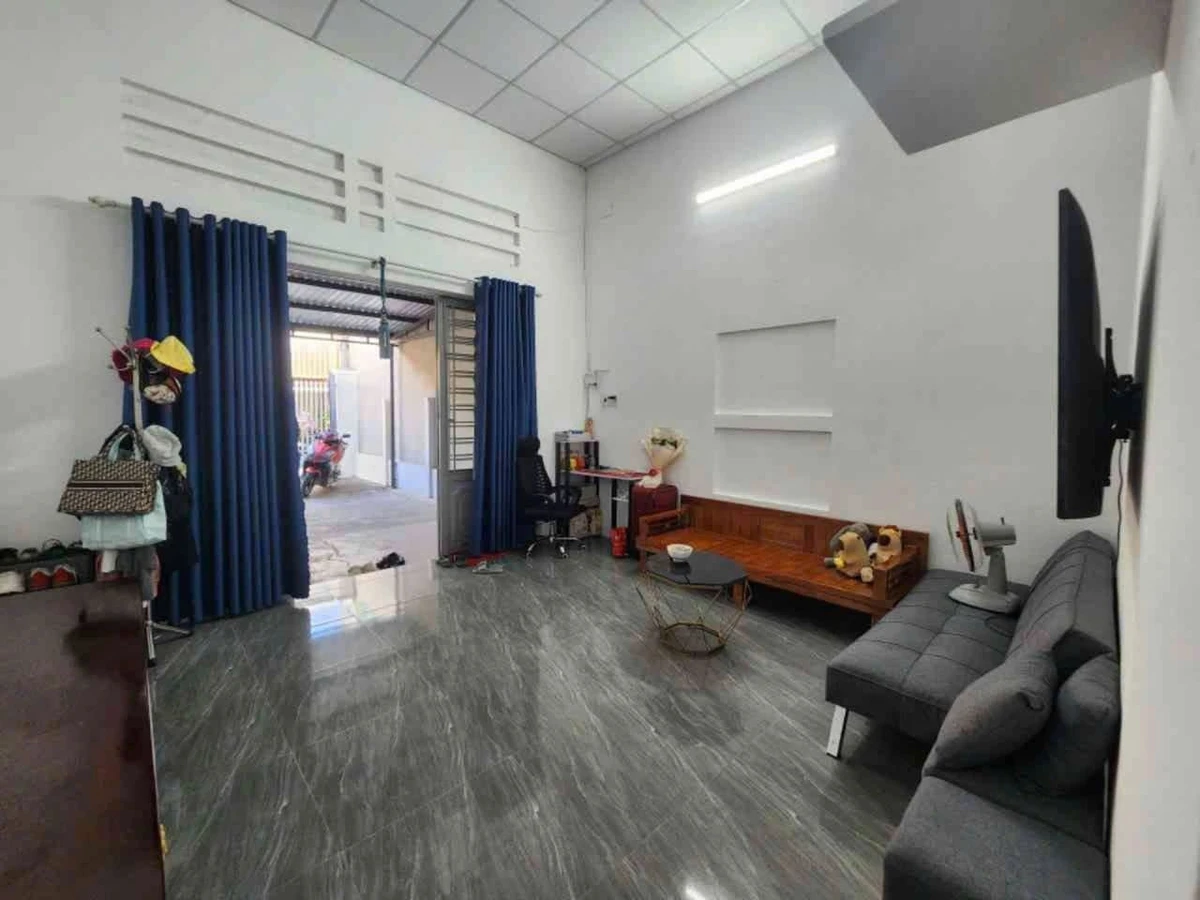 Nhà đẹp 105m² 1 phòng ngủ Lê Trọng Tấn 3,35 tỷ - Ảnh 1