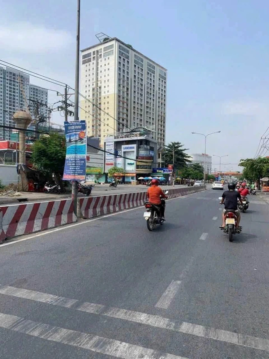 Bán nhà mặt tiền DT743 212m2 gần Vincom Dĩ An - Ảnh thu nhỏ 5