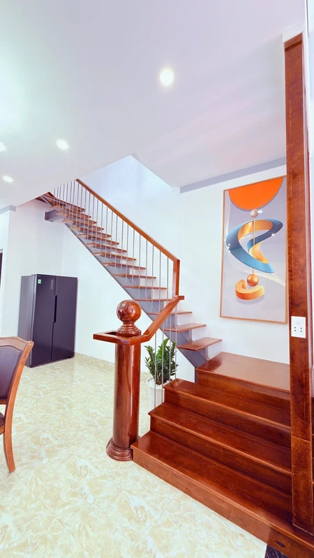 Nhà mê 6x25m, 3PN, 2WC giá 3 tỷ 100 triệu Eakao