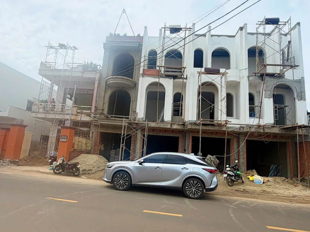 Bán nhà 3 lầu mặt tiền Hùng Vương 68 m2 giá 7 tỷ 350 triệu - Ảnh 1