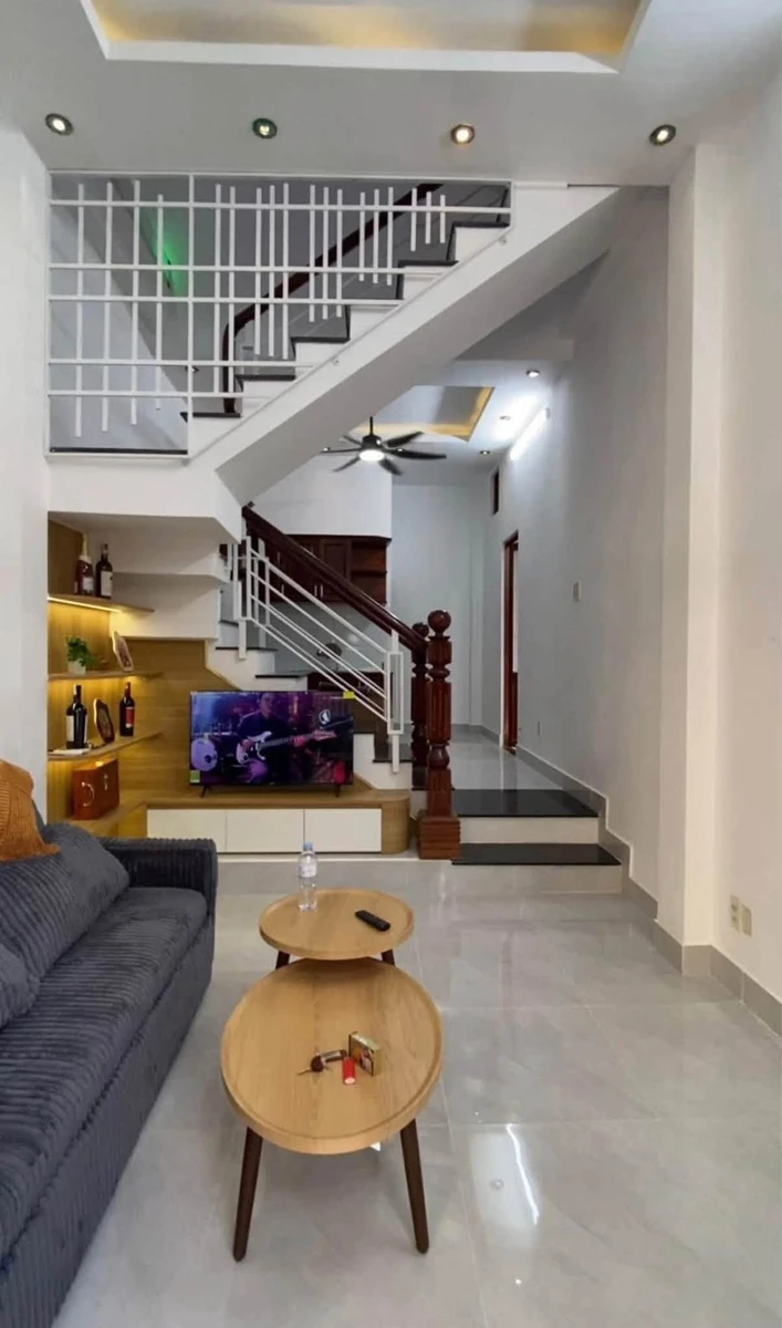 Bán nhà 3 tầng 110m2 góc 2 mặt hẻm Ngô Mây Quy Nhơn - Ảnh 1
