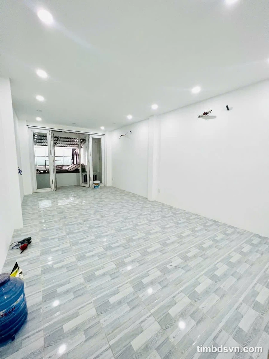 Nhà mặt tiền Hoàng Văn Thụ 4x17m cho thuê 25 triệu/tháng - Ảnh thu nhỏ 2
