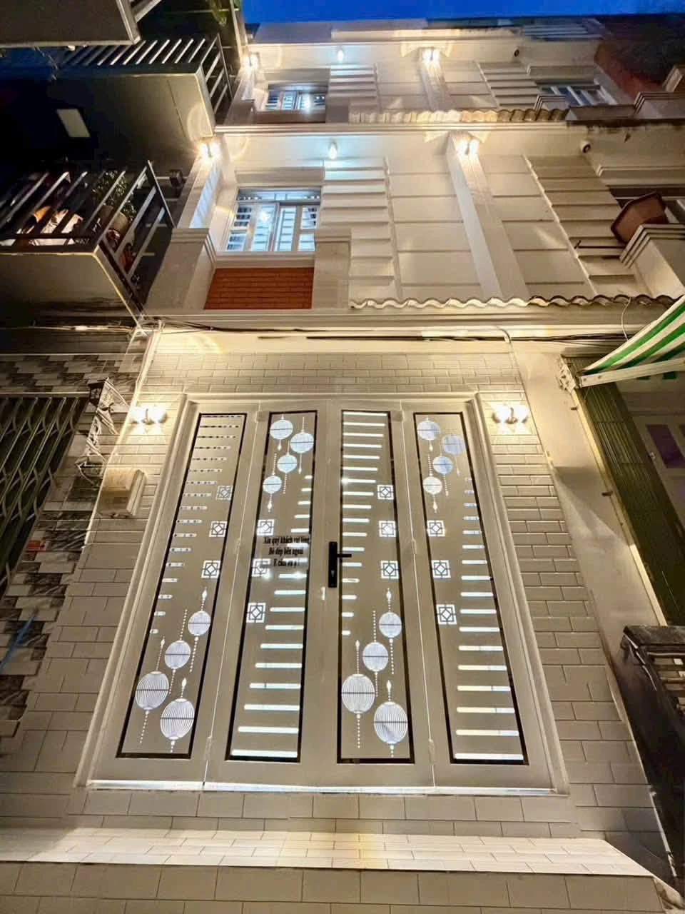 Bán nhà 3PN 24m² gần chợ Phú Xuân, Quận 7, giá 2 tỷ 90 triệu - Ảnh 1