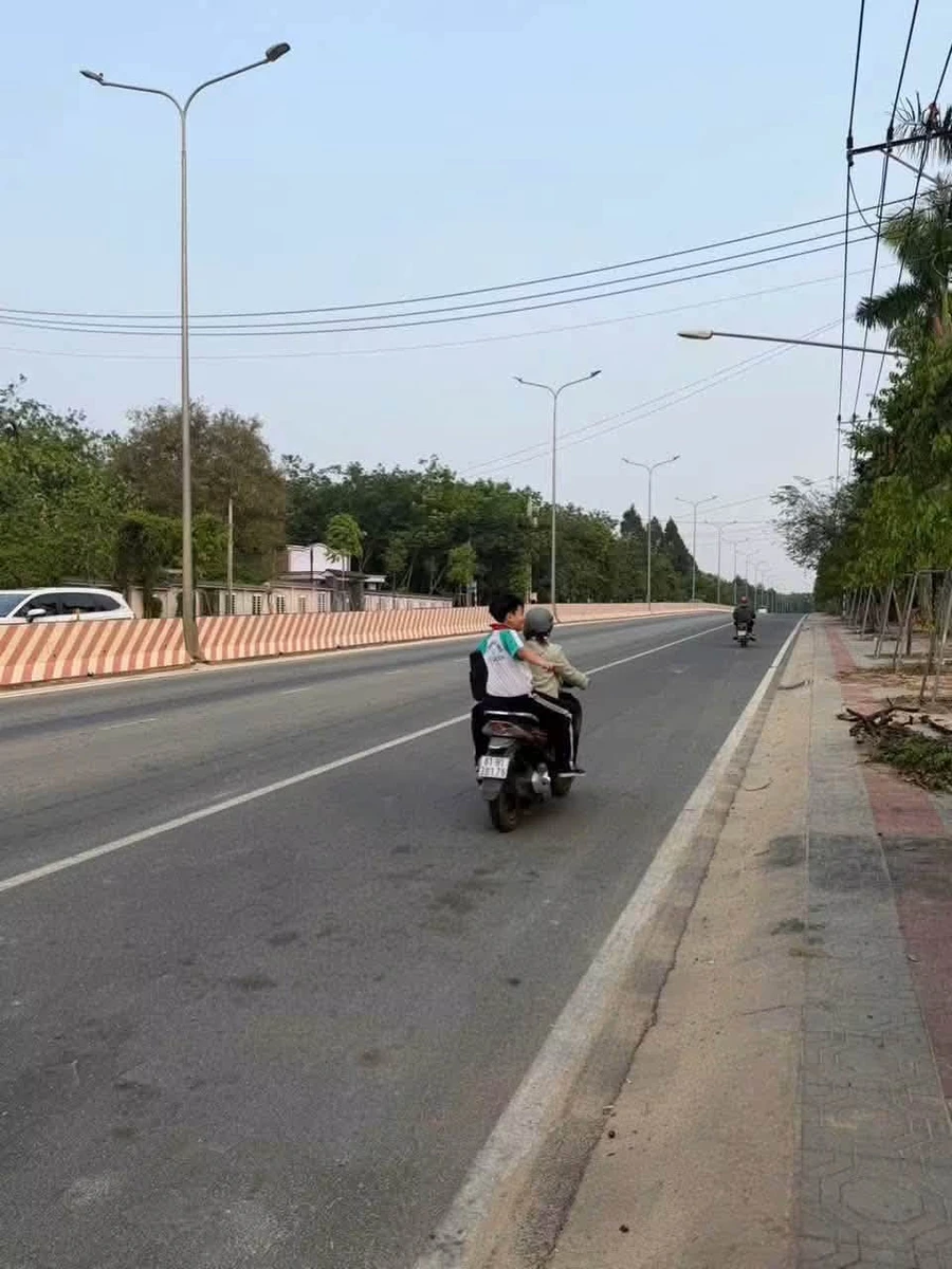 Bán đất mặt tiền DT 744 diện tích 34x107m có 300m2 thổ cư, tặng biệt thự sân vườn, giá 9 tỷ - Ảnh thu nhỏ 3