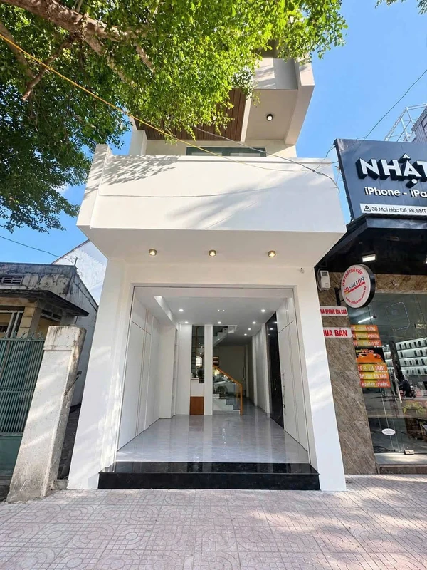 Bán nhà 3 lầu mặt tiền Mai Hắc Đế, Buôn Ma Thuột, 51.6m²