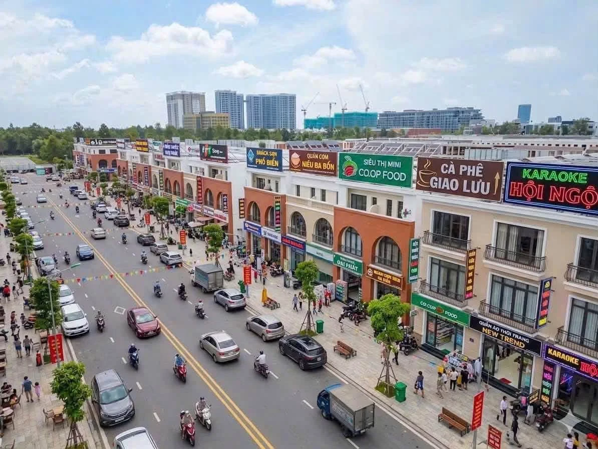 Nhà phố 2 mặt tiền 5.5 tỷ Green City Bình Dương - Ảnh 1