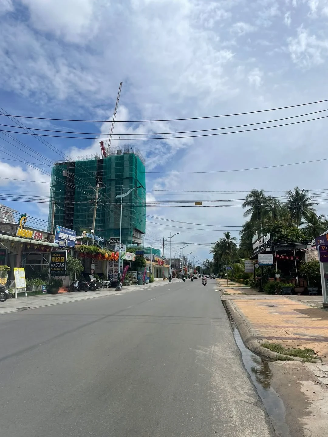 Bán hoặc cho thuê đất 1500m2 mặt tiền Nguyễn Đình Chiểu, Hàm Tiến, Mũi Né - Ảnh 1