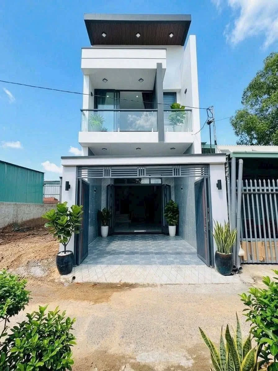 Bán nhà ngang 4m57, 73,9m2, 3 phòng ngủ hẻm xe tải Nguyễn Thị Minh Khai, Phú Hòa, Thủ Dầu Một - Ảnh 1