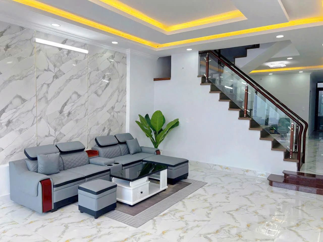 Bán nhà lầu 4PN 100m² Đồng Khởi Quận 1 - Ảnh 1