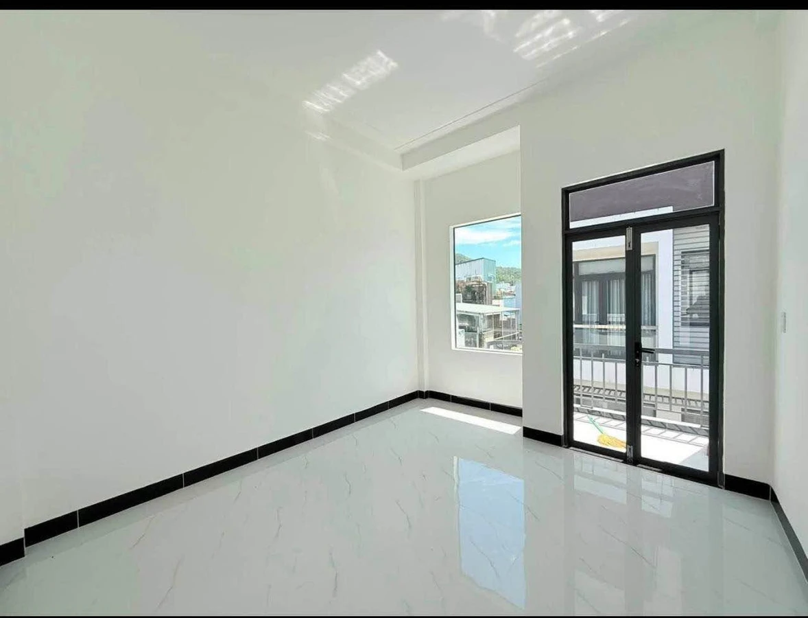 Bán nhà 3 tầng 46.7m² đường Hoàng Văn Thụ, 3 PN, 3 WC, full nội thất, 3.6 tỷ - Ảnh thu nhỏ 5
