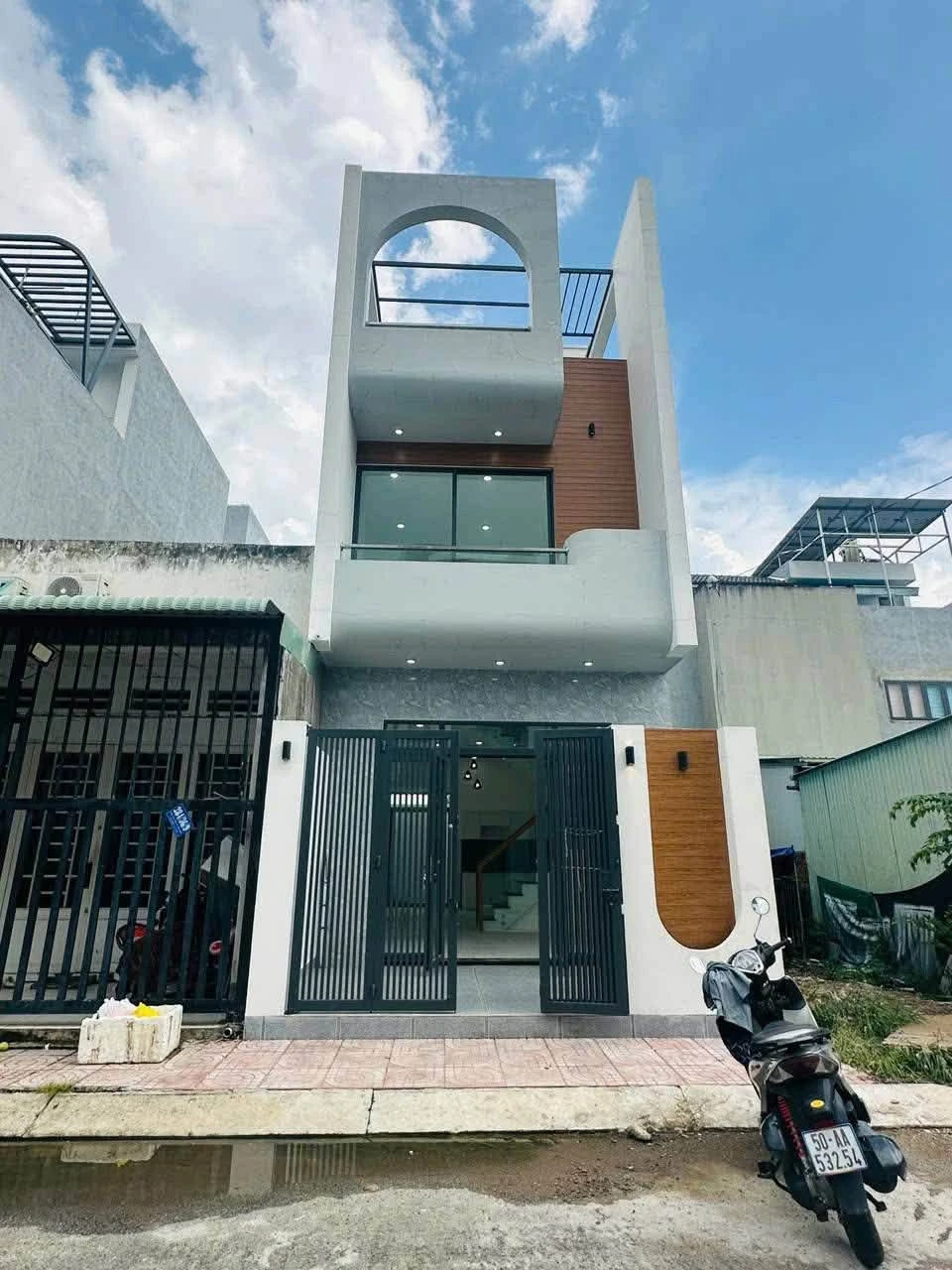 Bán nhà 3 tầng 104m2 Q9, giá 4 tỷ 499 - Ảnh 1