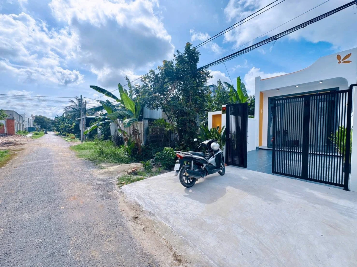 Nhà mới 100% 4x23m, 2 phòng ngủ, sân ô tô 880 triệu Quận 12 - Ảnh thu nhỏ 2