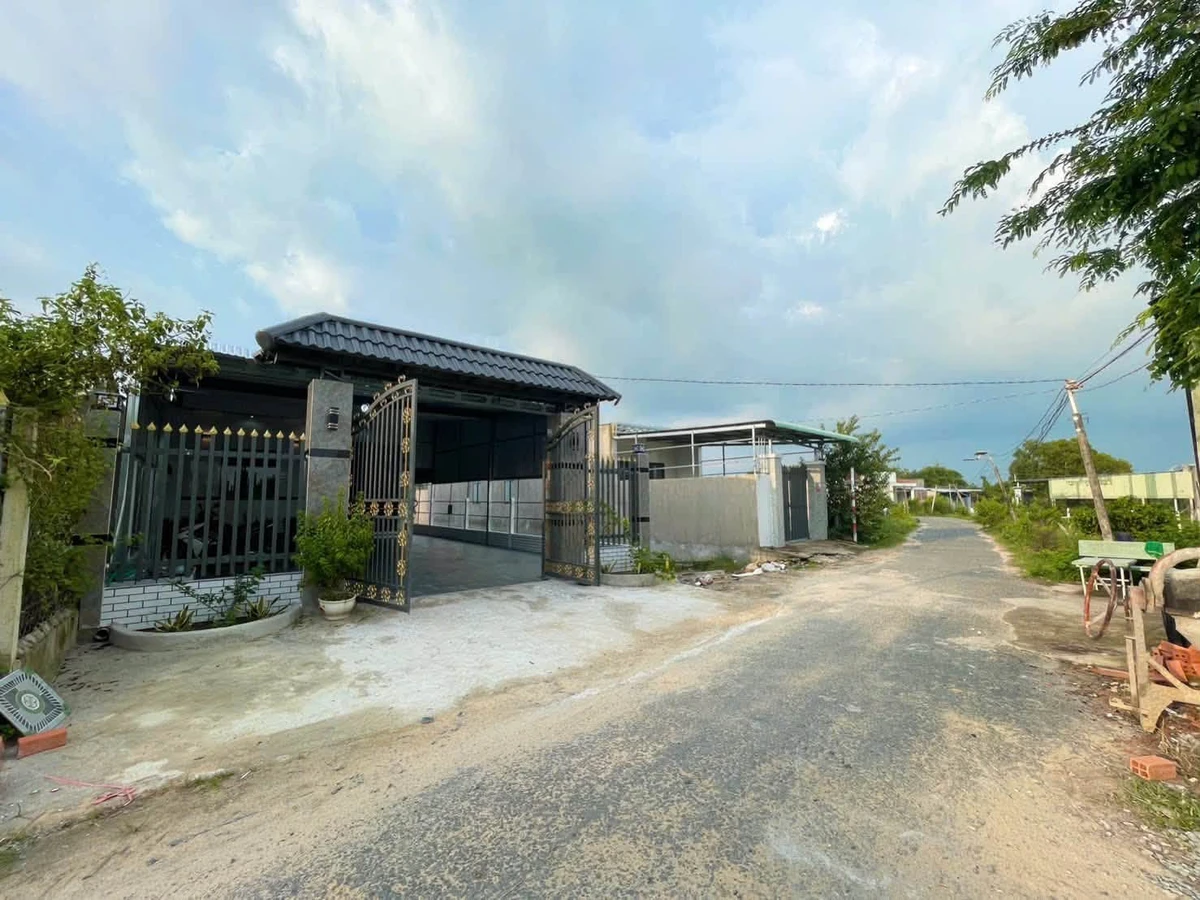 Nhà bán 2PN, 203m2, sân xe, Phường Gò Dầu 1.5 tỷ - Ảnh 1