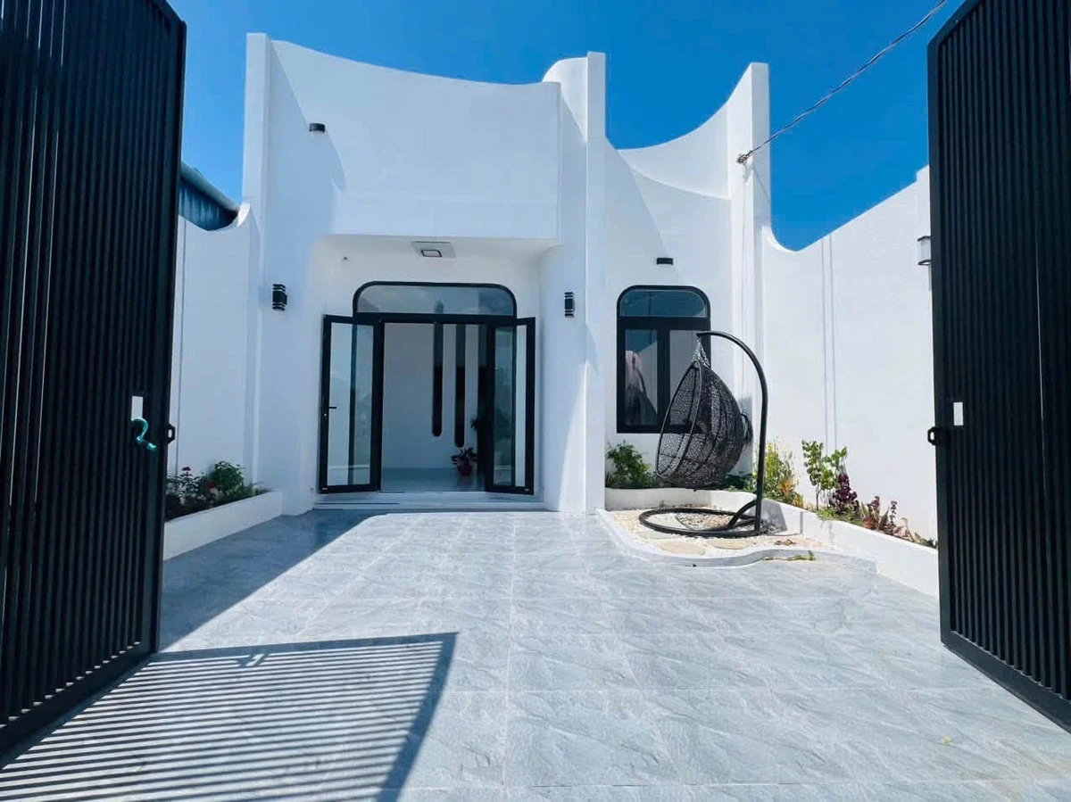 Bán nhà mới 2PN, 105m2 tặng nội thất, gần bệnh viện Phan Thiết - Ảnh thu nhỏ 2