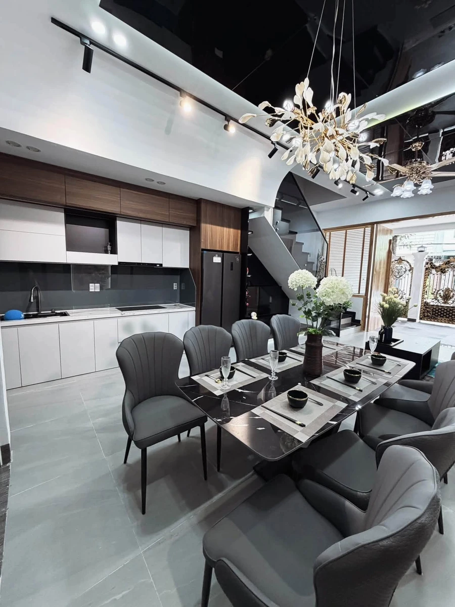 Bán nhà 3 tầng 220m² full nội thất MT Nguyễn Chích Đà Nẵng - Ảnh thu nhỏ 3