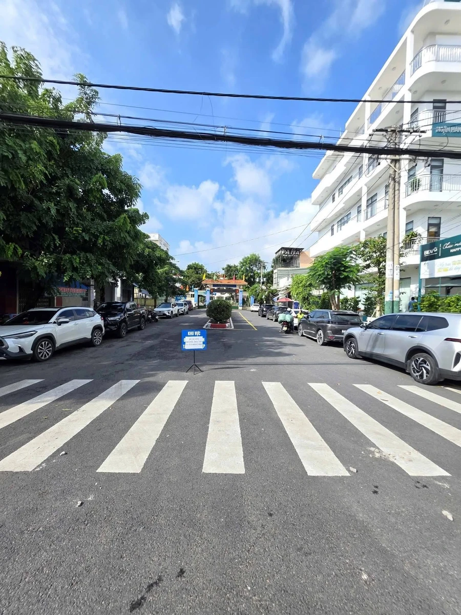Bán nhà cấp 4 gác lửng 100m2 gần Lê Hồng Phong, Tân Đông Hiệp, Dĩ An, giá 6,3 tỷ - Ảnh 1