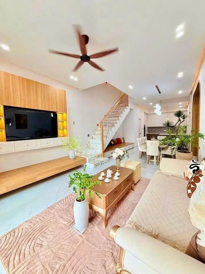 Nhà 3 tầng mặt tiền Quận 1, 84.6m² full nội thất - Ảnh thu nhỏ 5