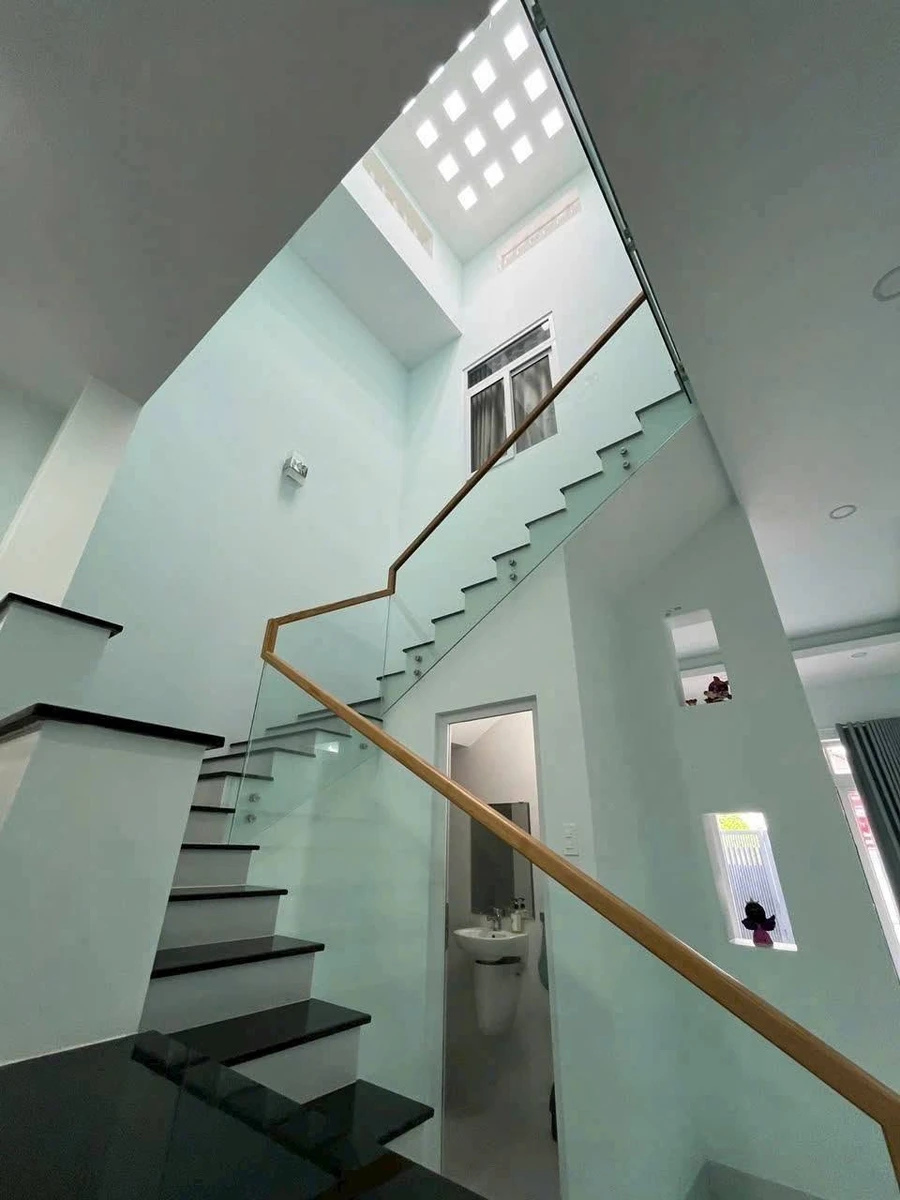 Bán nhà lầu 100m2 3PN Bùi Thị Xuân Tân Phú 4.3 tỷ - Ảnh thu nhỏ 2