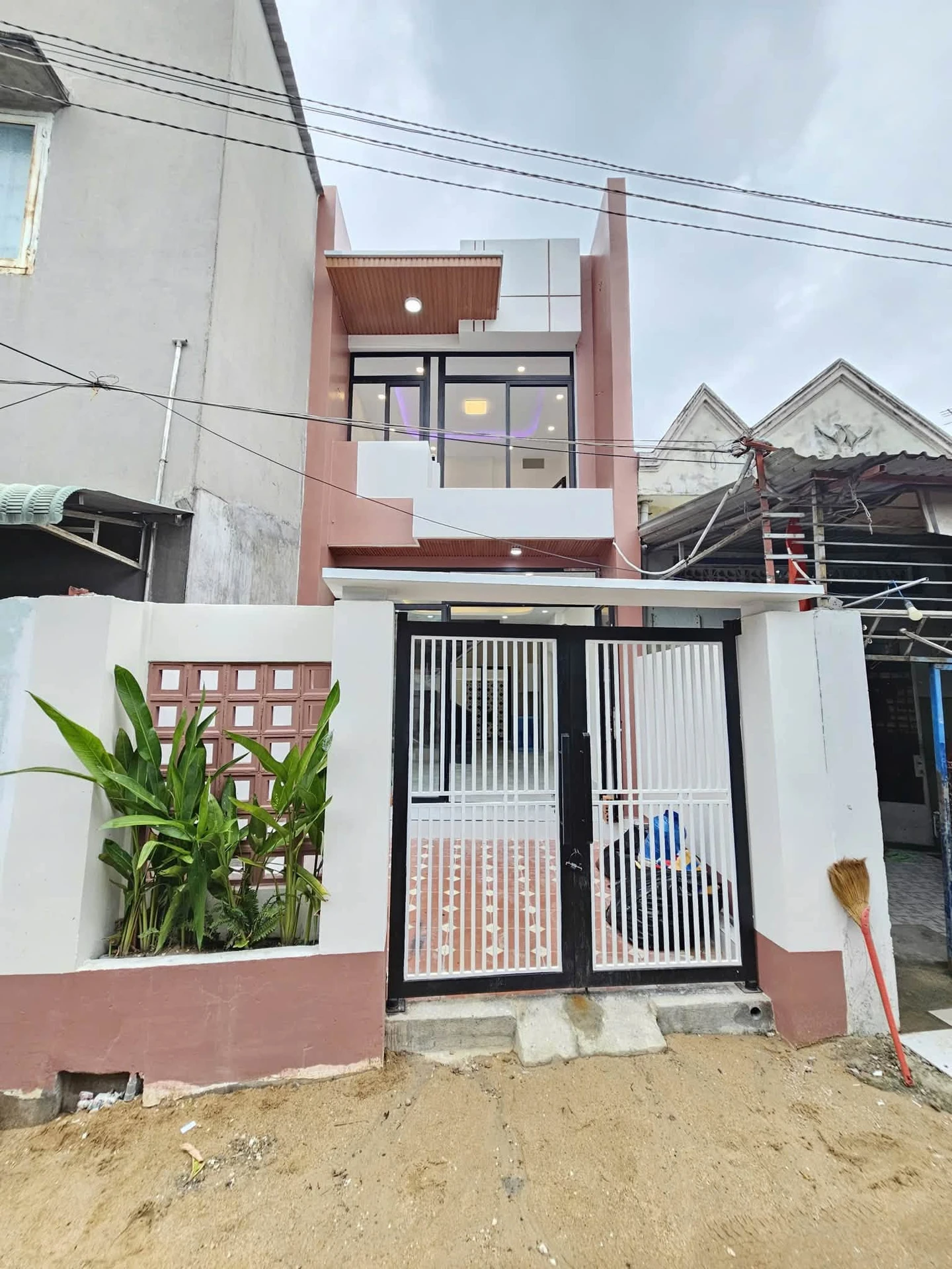 Bán nhà 1 trệt 1 lầu 63m2 Dĩ An 3,85 tỷ - Ảnh 1