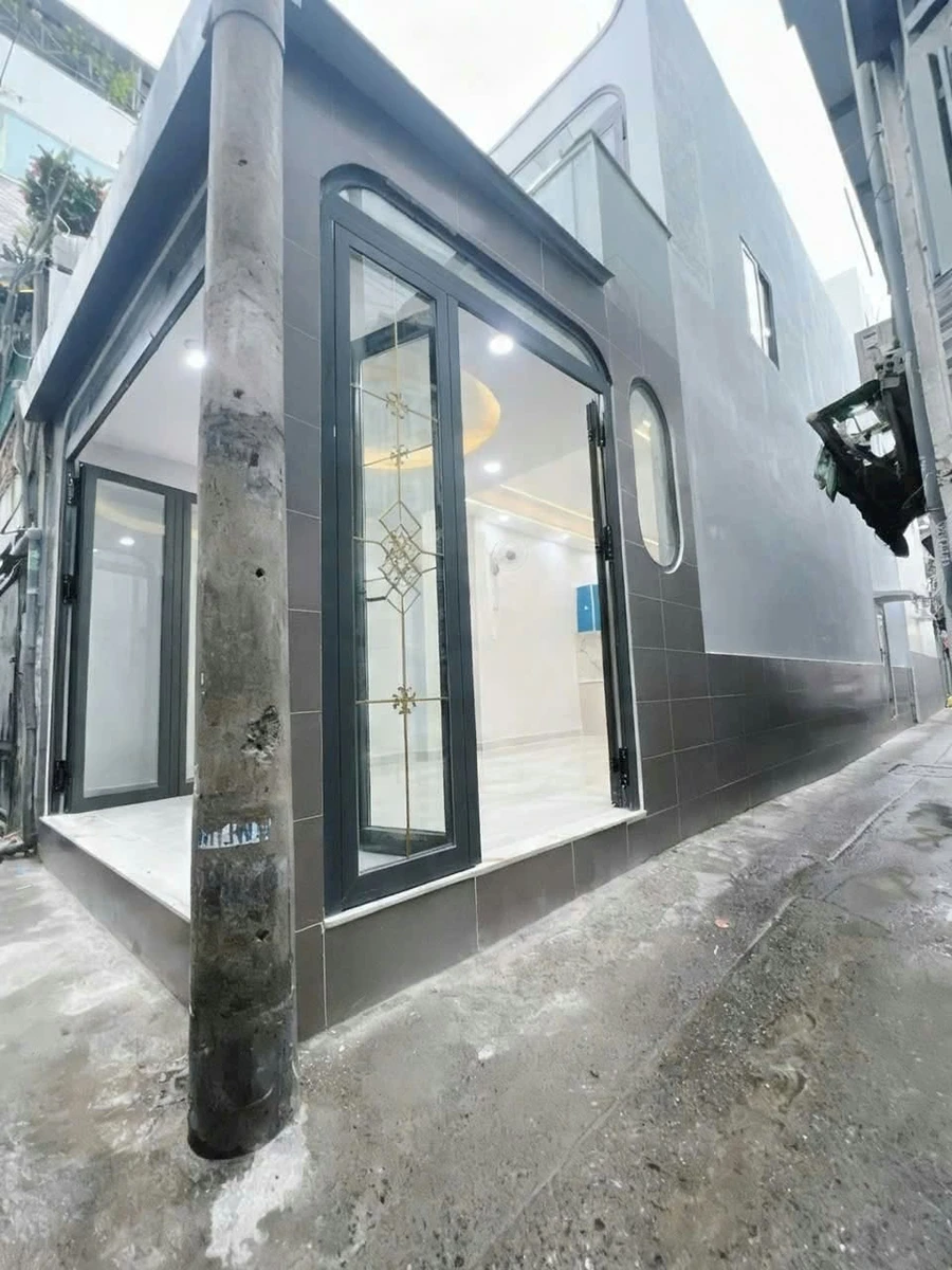 Bán nhà Quận 4, 3 phòng 2 WC, 68.5m², 5 tỷ 699 triệu - Ảnh 1