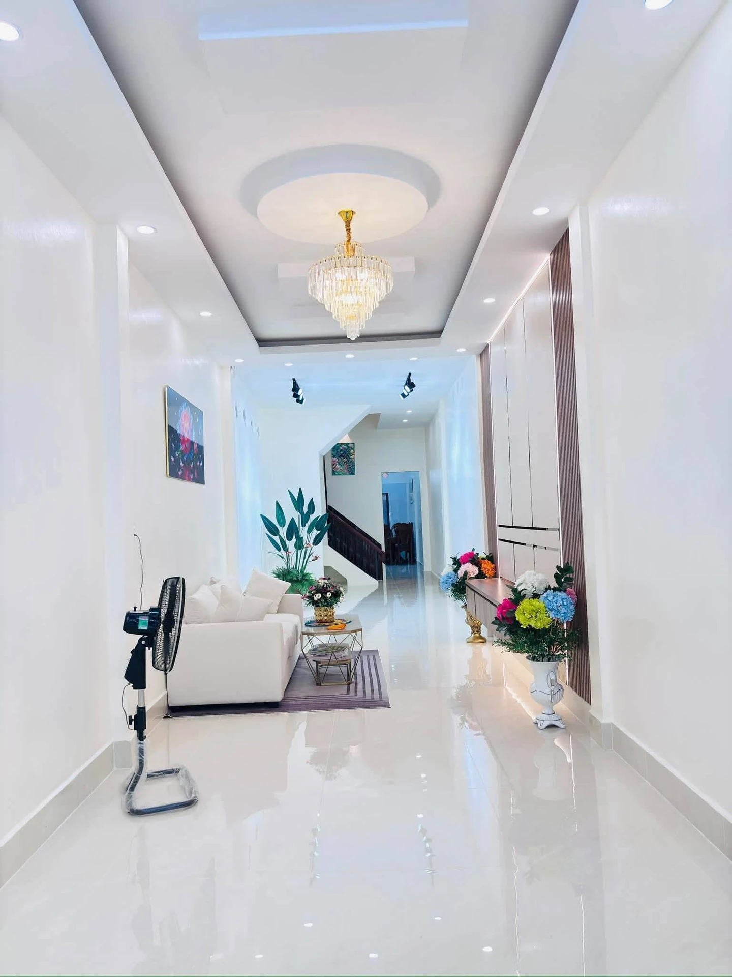 Bán nhà mặt tiền 1 trệt 2 lầu 4PN đường Huỳnh Tịnh Của, trung tâm Rạch Giá, giá 2,6 tỷ - Ảnh 1