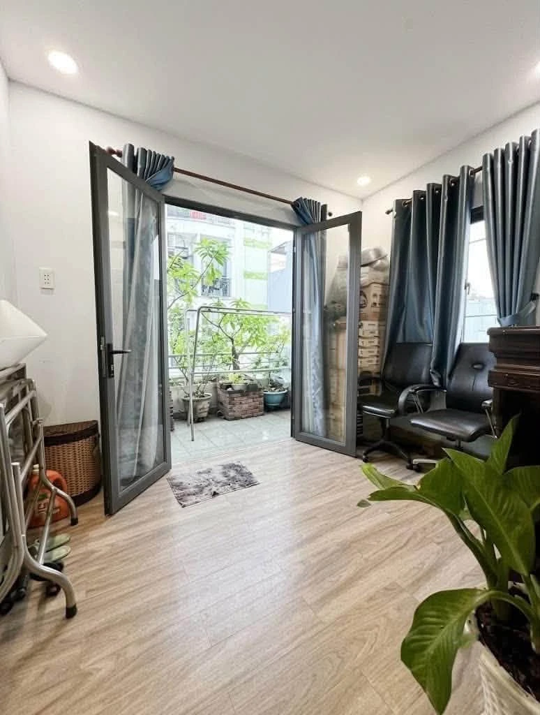 Bán nhà hẻm xe hơi 4 tầng 64m2 6PN Cách Mạng Tháng 8, Phường 13, Quận 10 - 7,8 tỷ - Ảnh thu nhỏ 2