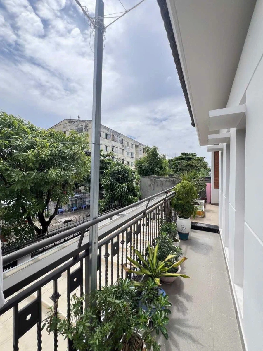 Bán biệt thự mặt tiền 2 tầng 354m2 có hồ bơi, Phước Bình, Thủ Đức, giá 31 tỷ - Ảnh thu nhỏ 3