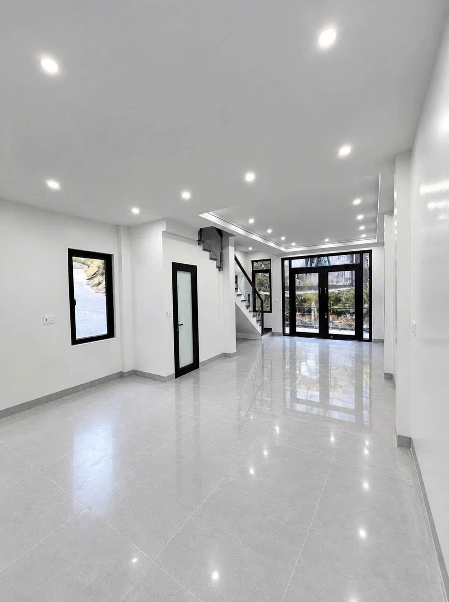 Bán nhà 3 tầng 54m² Cao Xanh, 3 phòng ngủ, 2,55 tỷ - Ảnh thu nhỏ 3