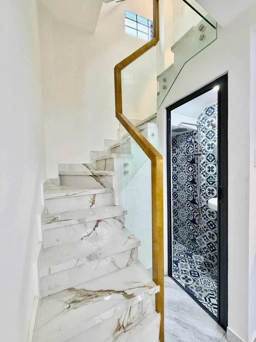 Bán nhà 1 trệt 2 lầu Quận 4, 15.1m2 đất, 2PN 3WC, giá 3,05 tỷ - Ảnh thu nhỏ 4