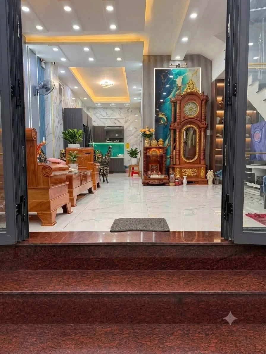 Bán nhà 1 trệt 2 lầu 4PN 106,6m2 đường Nguyễn Du, Phường Dĩ An, Bình Dương giá 5,9 tỷ - Ảnh thu nhỏ 3