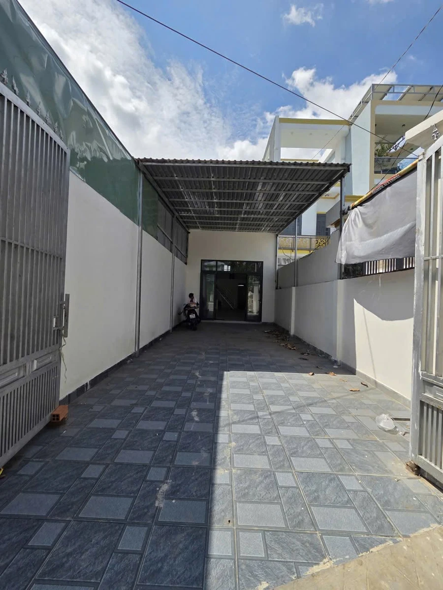 Bán nhà mặt tiền kinh doanh 129,8m² 5 tỷ Dĩ An - Ảnh thu nhỏ 2