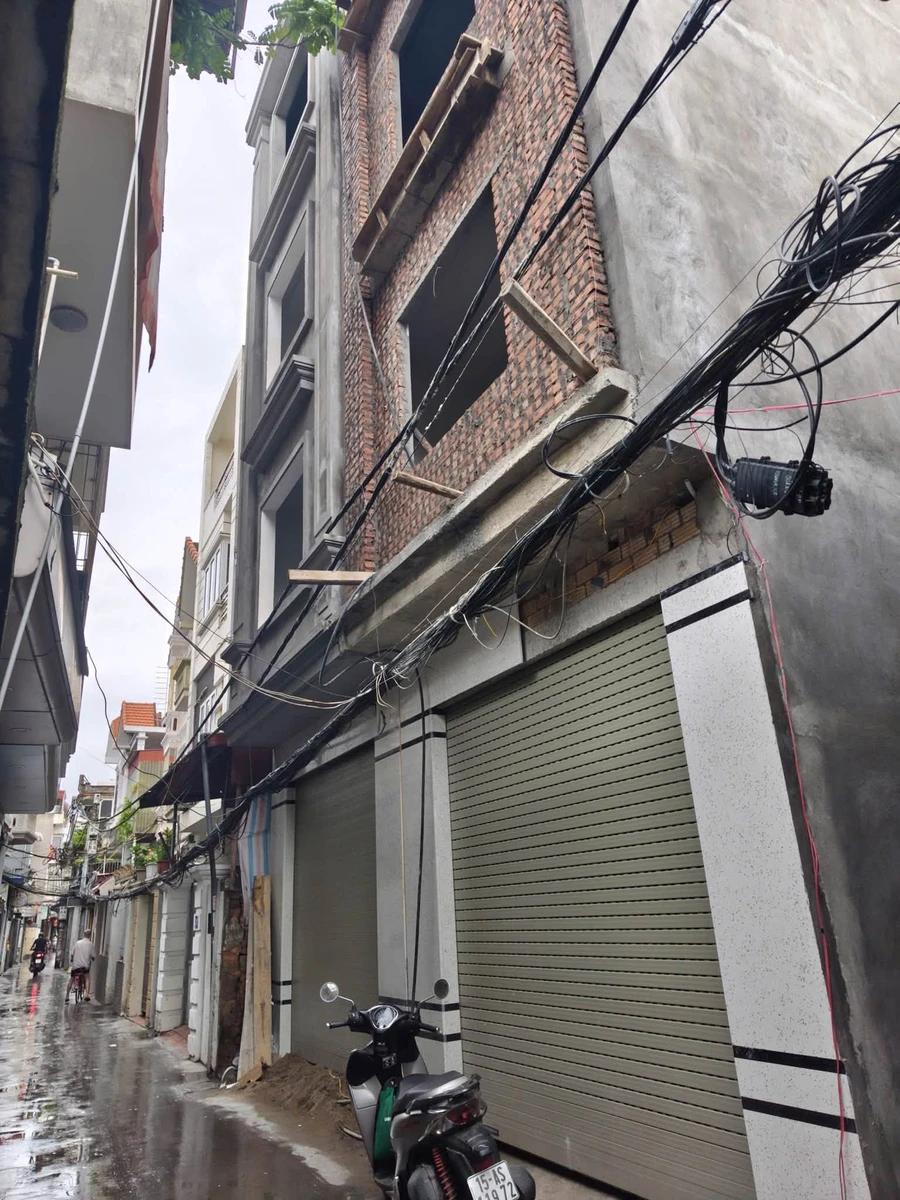 Bán shophouse 4 tầng 41m² Hồ Sen 3,95 tỷ, ô tô vào nhà - Ảnh 1