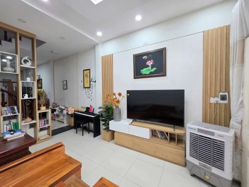 Bán nhà 60m² 3 phòng ngủ sát Vạn Phúc City, giá 7,28 tỷ - Ảnh thu nhỏ 3