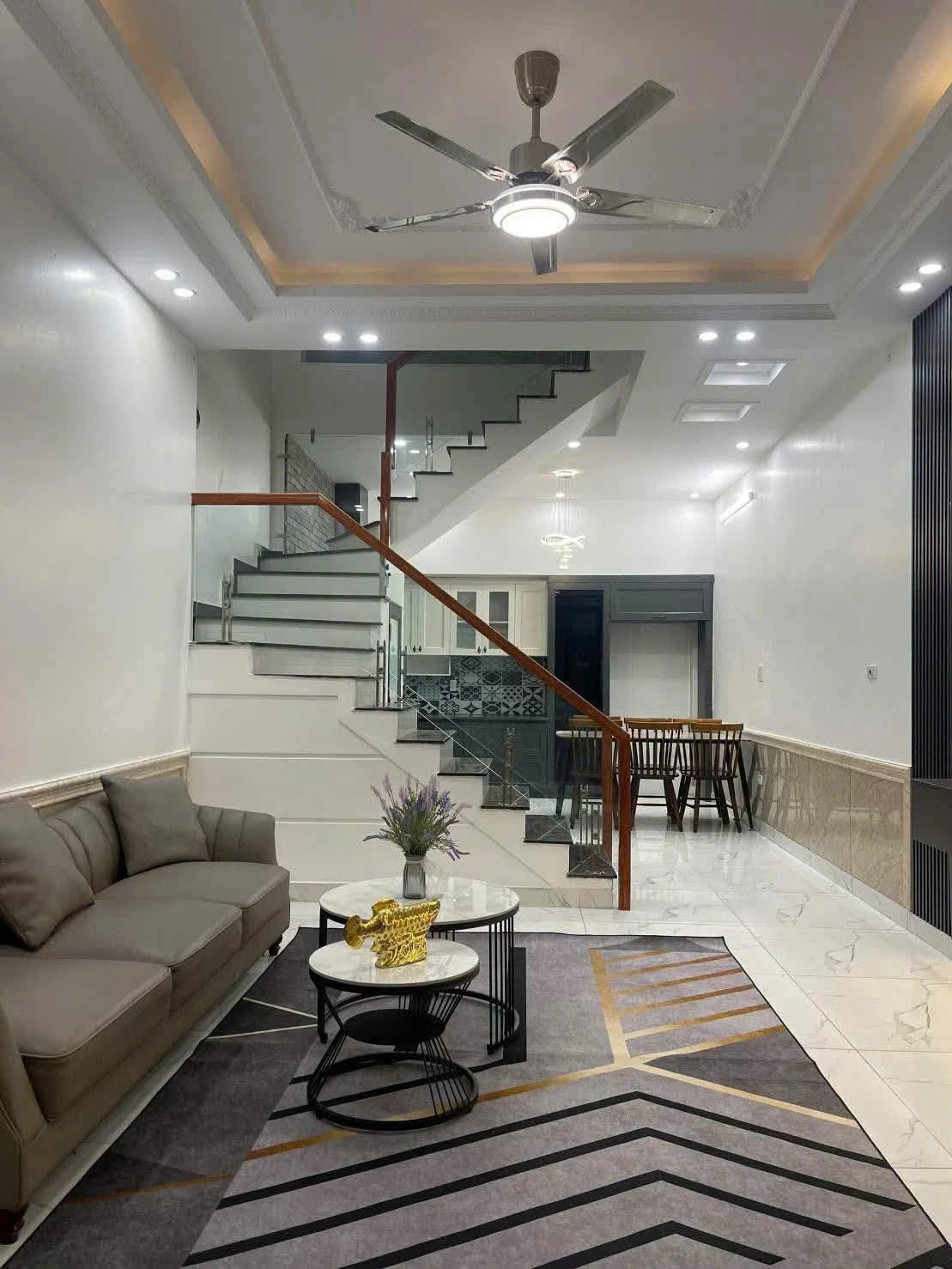Bán nhà 4 tầng 42m² phố Phương Lưu ô tô đỗ cổng - Ảnh 1