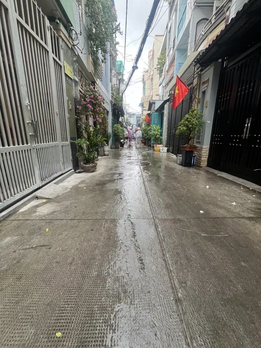 Bán nhà HXH Lạc Long Quân 4.2x10m 3 tầng 3PN gần Bảy Hiền, Tân Bình giá 5,89 tỷ - Ảnh 1