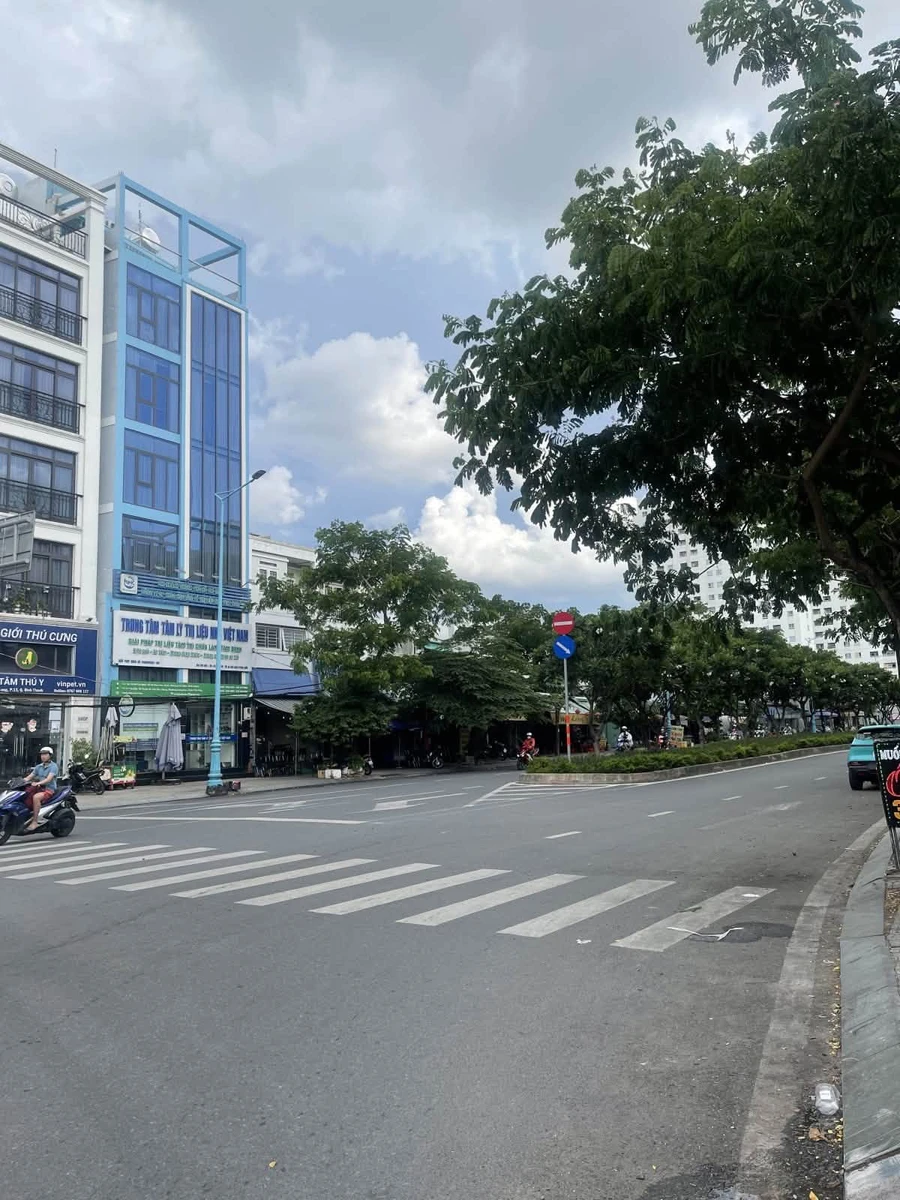 Bán nhà 130m² ngang 19m gần Nơ Trang Long, Phường 13, Bình Thạnh, giá 13,6 tỷ - Ảnh 1
