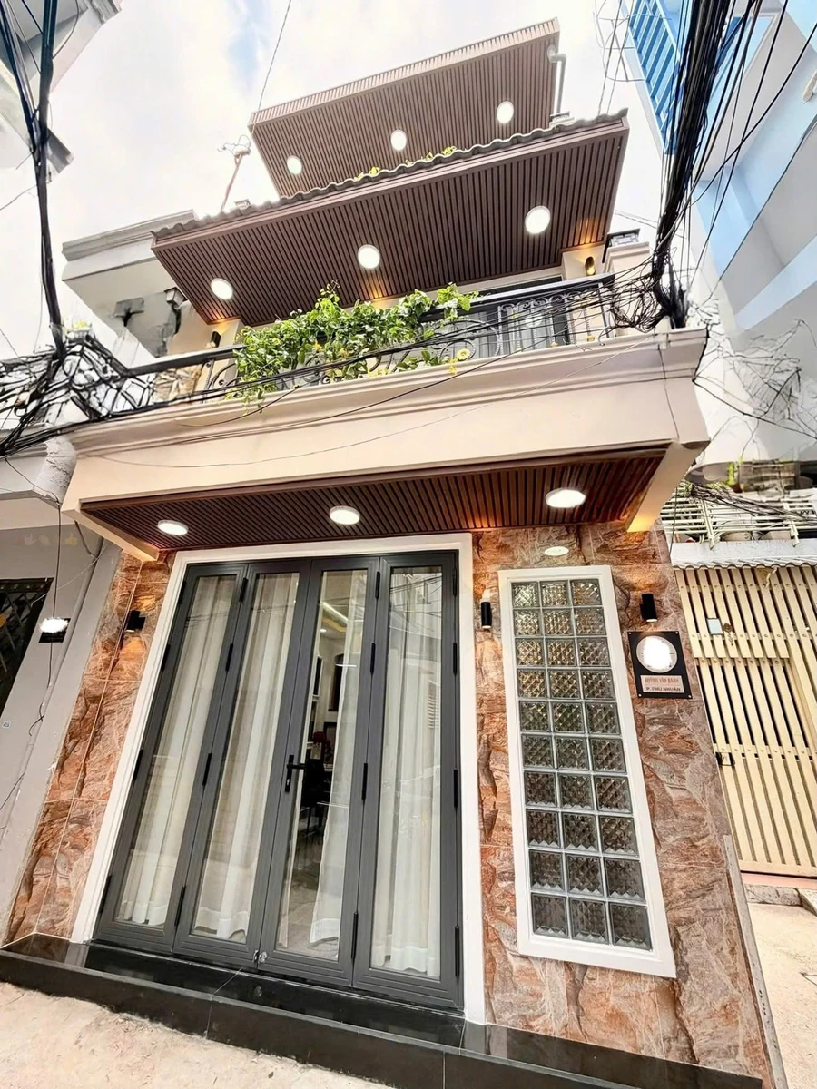 Bán nhà 3 tầng 28m2 hẻm 489 Huỳnh Văn Bánh, Phú Nhuận, 3PN 3WC full nội thất - Ảnh 1