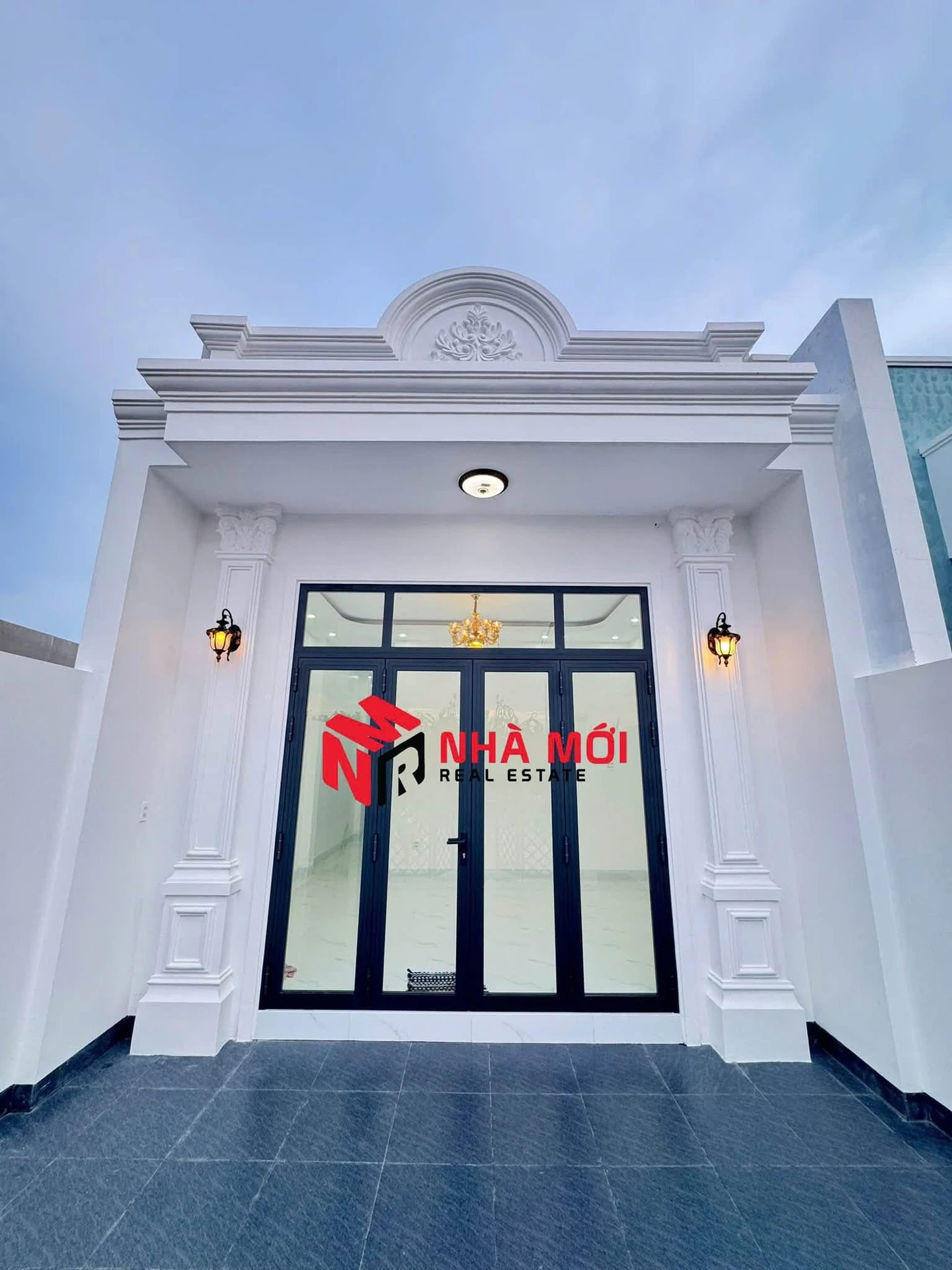 Bán nhà tân cổ điển 2 phòng ngủ 100m² Cà Mau - Ảnh 1