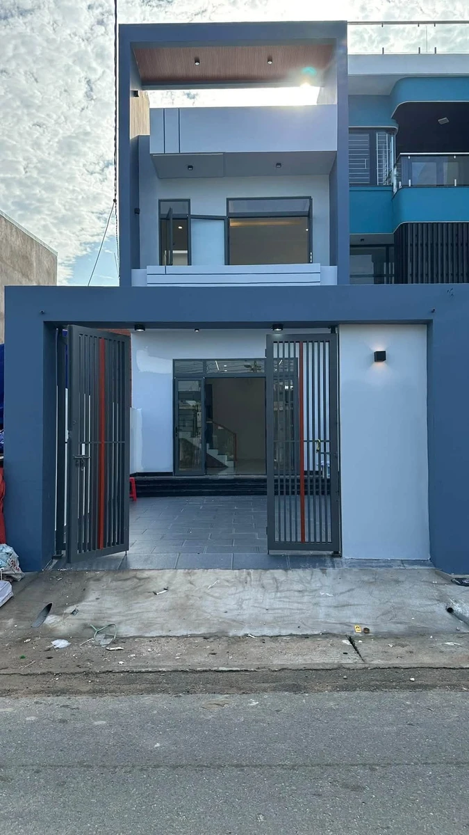Bán nhà mặt tiền DX101, 4PN, 91.7m² ở Bình Dương, giá 3 tỷ 550 - Ảnh 1