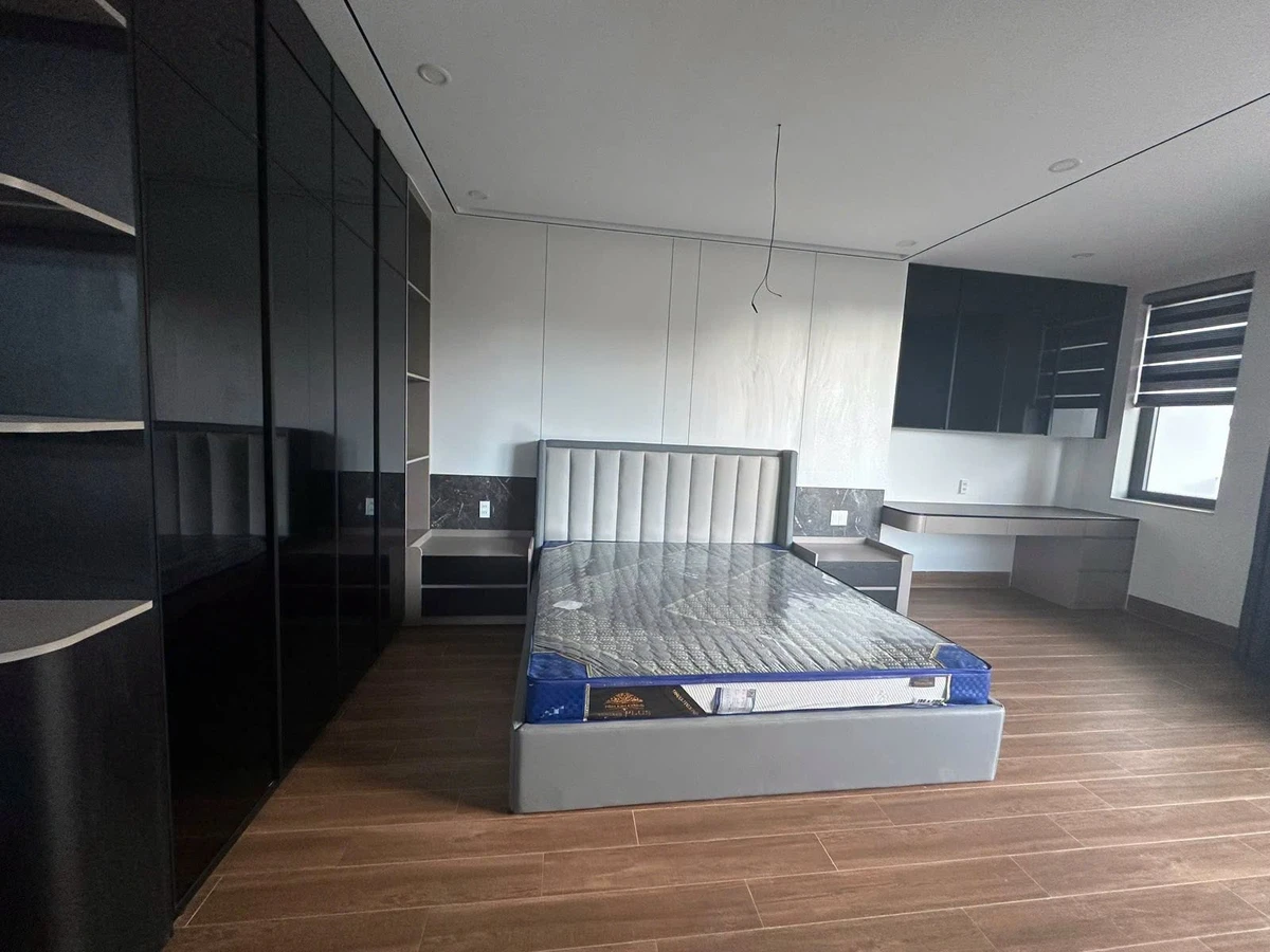 Cho thuê nhà góc 3 tầng 5PN, 440m², Nha Trang 35tr/tháng - Ảnh thu nhỏ 4