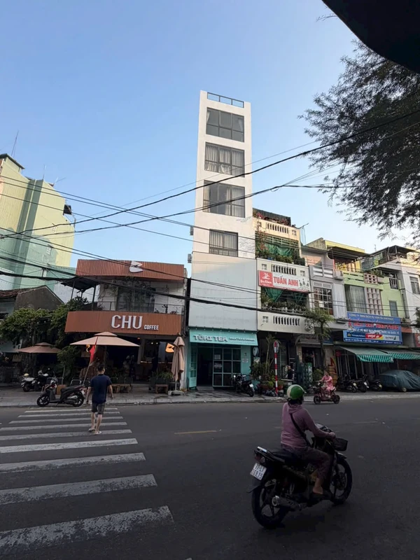 Bán tòa nhà 6 tầng mặt tiền Nguyễn Huệ Quy Nhơn 323,5m²
