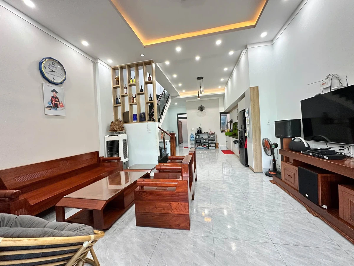 Bán nhà 2 tầng 100m² 3 PN gần CoopMart Hóc Môn - Ảnh 1