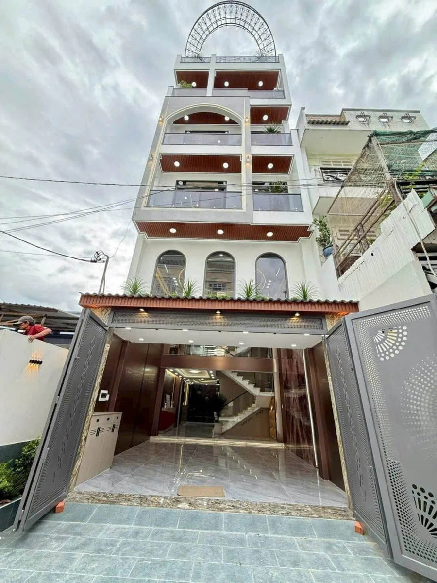 Bán nhà 5 tầng 5.5x18m có thang máy, 5PN, đường Tân Chánh Hiệp 18, Quận 12 - Ảnh 1