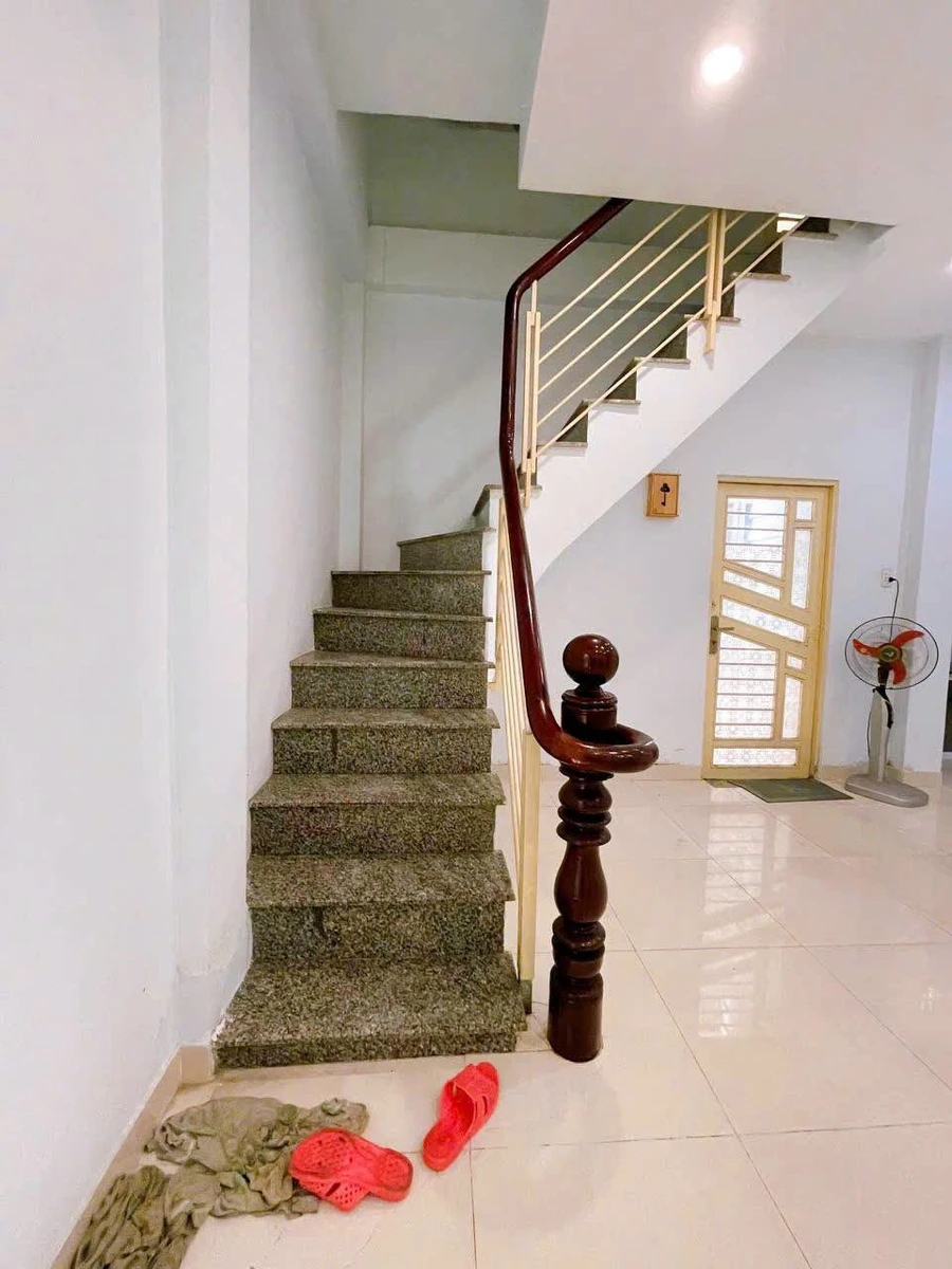 Bán nhà 2 phòng ngủ mặt tiền Tôn Đản Quận 4, 158m² - Ảnh 1