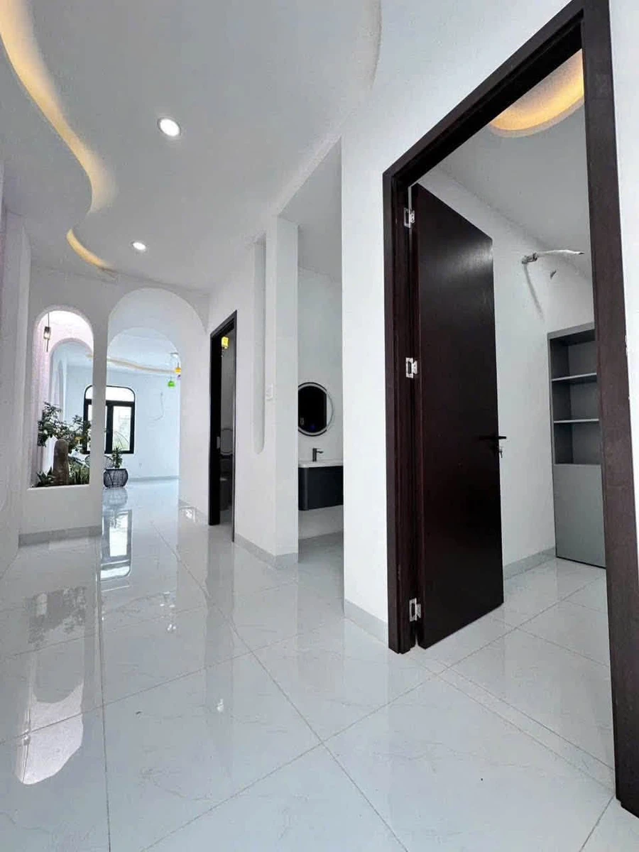 Bán nhà mới xây 105m2 full nội thất 2 phòng ngủ gần ga Lê Duẩn, Phong Nẫm, Phan Thiết - Ảnh thu nhỏ 4