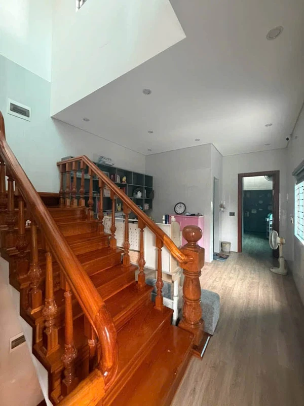 Bán nhà 3 tầng 100m2 gần chợ Vinh, Thành phố Vinh