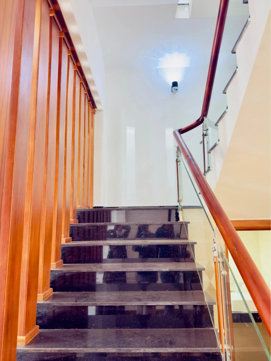 Bán nhà 3 tầng hẻm Trần Hưng Đạo, 58m², 3PN, trung tâm Quy Nhơn - Ảnh 1