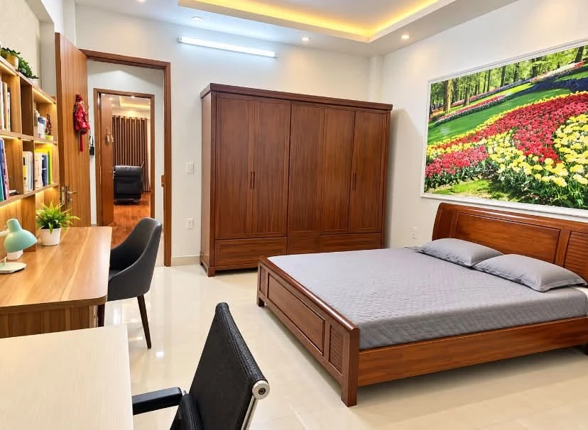 Bán nhà mặt phố Hoàng Ngọc Phách 76m² 4 tầng, 8,3 tỷ - Ảnh 1