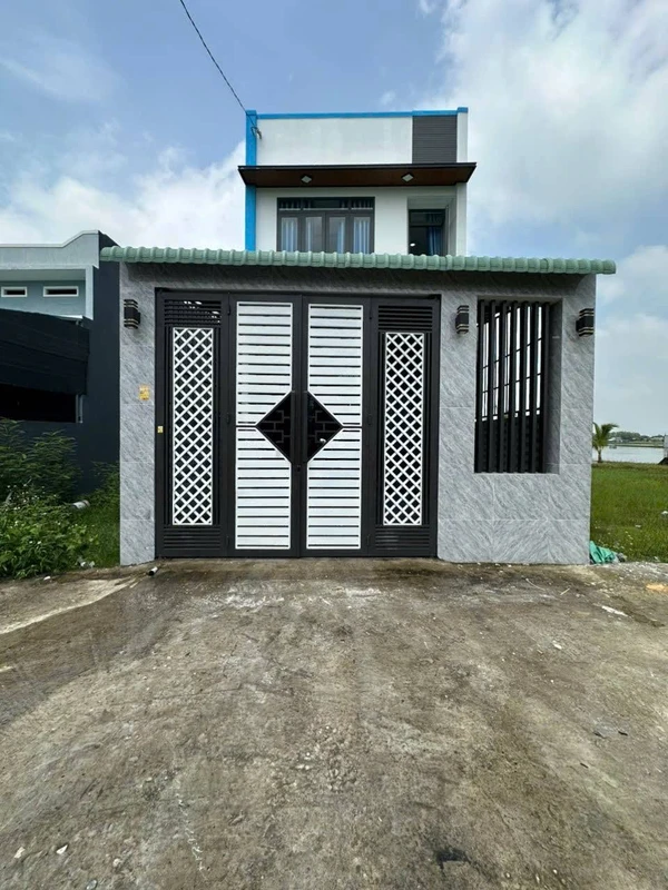 Bán nhà 1 trệt 1 lầu 5x26m, 3PN 3WC, sổ hồng riêng, xã Đức Lập, Tây Ninh