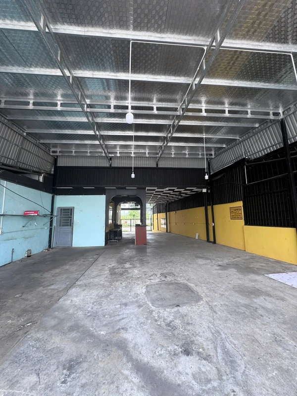 Cho thuê mặt bằng 250m2 2 mặt tiền Phú Mỹ, Bình Dương 15tr/tháng